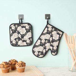 Black and White Rose Pattern Oven Mitt & Pot Holder Set