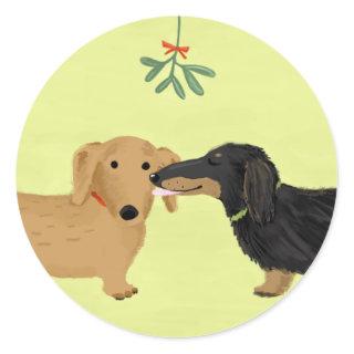 Dachshunds Mistletoe Kiss | Christmas Wiener Dogs Classic Round Sticker