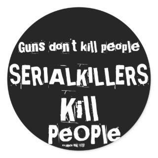 Guns don't kill people, SERIAL KILLERS Kill People Classic Round Sticker