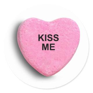 KISS ME CLASSIC ROUND STICKER