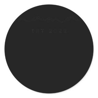 Mama Est 2022 New Mom Announcement Simple Design  Classic Round Sticker