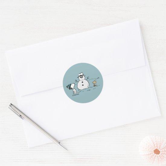 Peanuts | Snoopy Builds A Snowman Classic Round Sticker