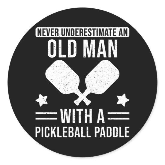 Pickleball Gift Never underestimate an Old Man Classic Round Sticker